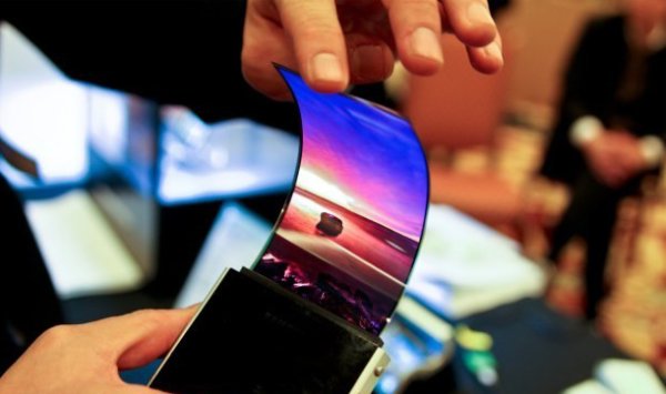 Samsung getting "huge orders" for flexible OLED displays already