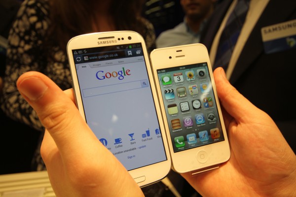 iphone-vs-Samsung-galaxy-S3-600x400