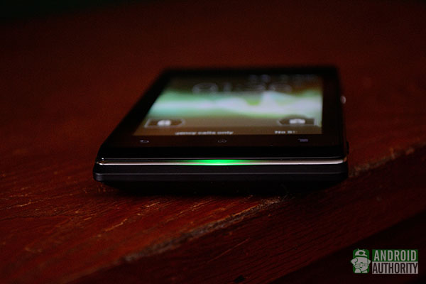 sony-xperia-e-dual-illumination-bar