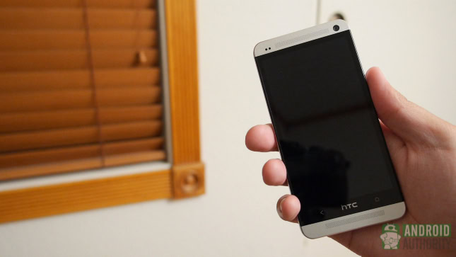 samsung galaxy s4 vs htc one one in hand aa