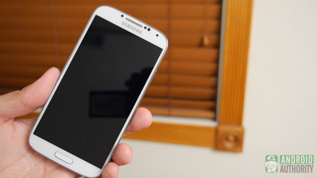 samsung galaxy s4 vs htc one s4 in hand aa