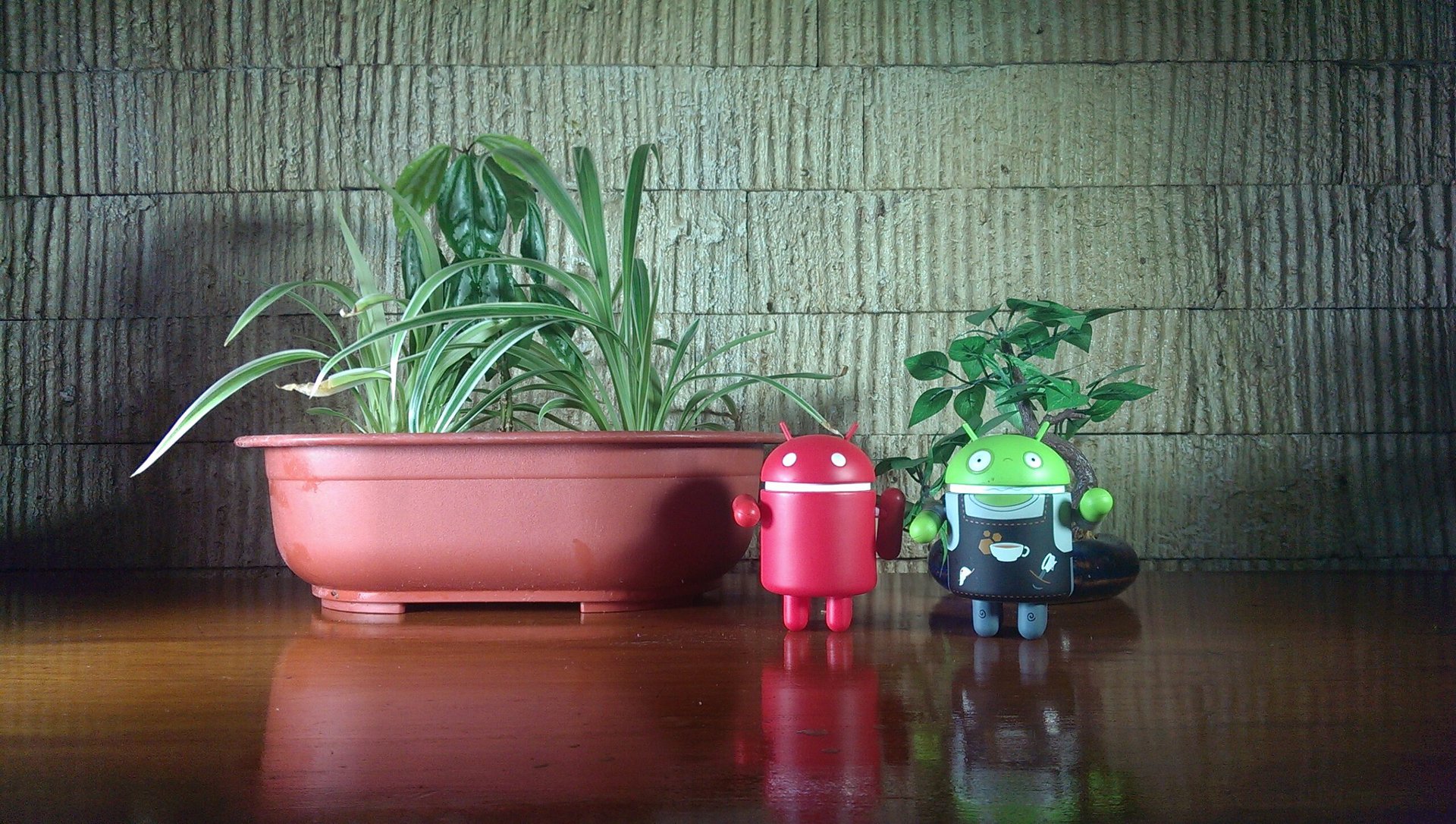 HTC One -- studio shot, ISO 100