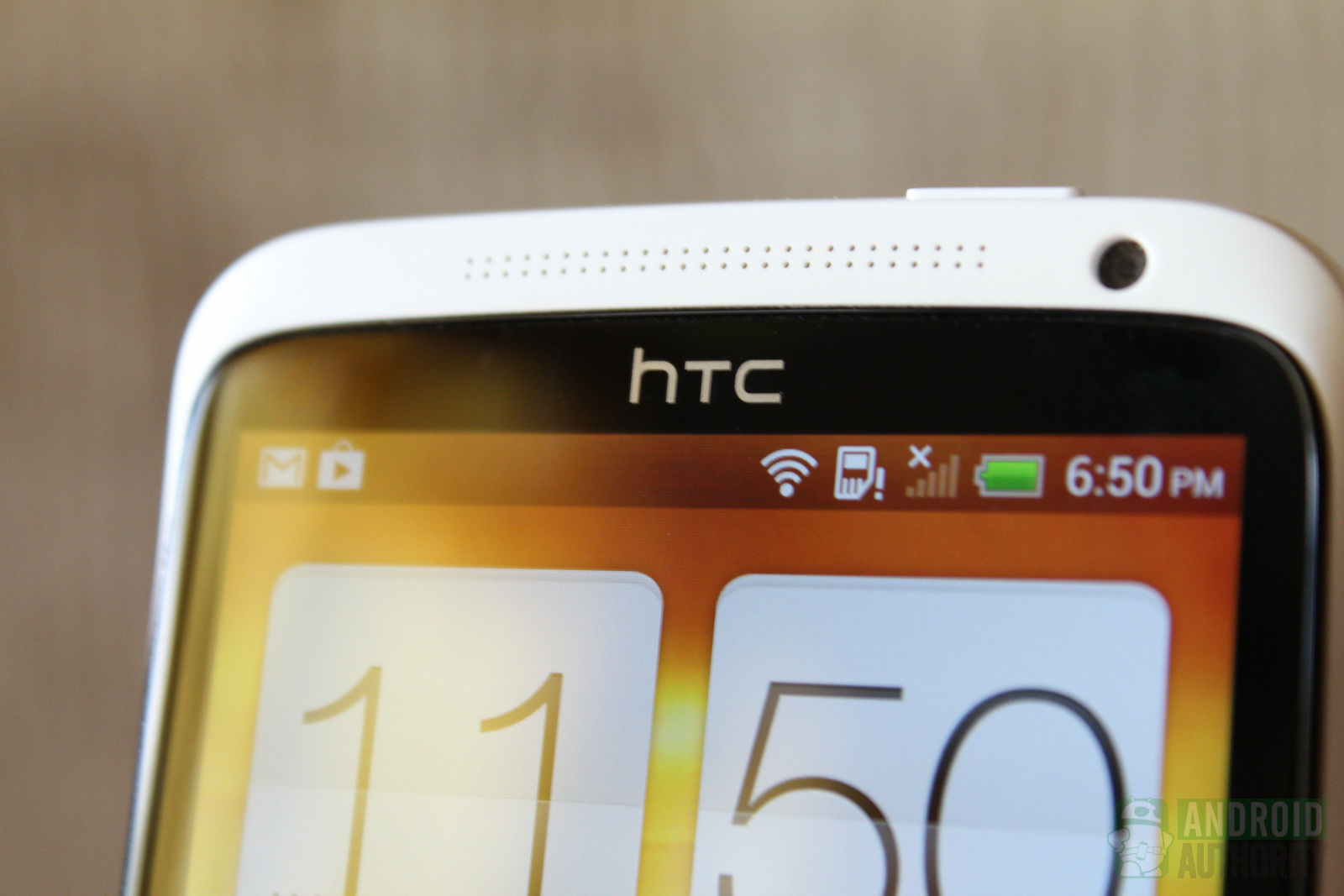 Screen of an HTCphone showing the HTClogo
