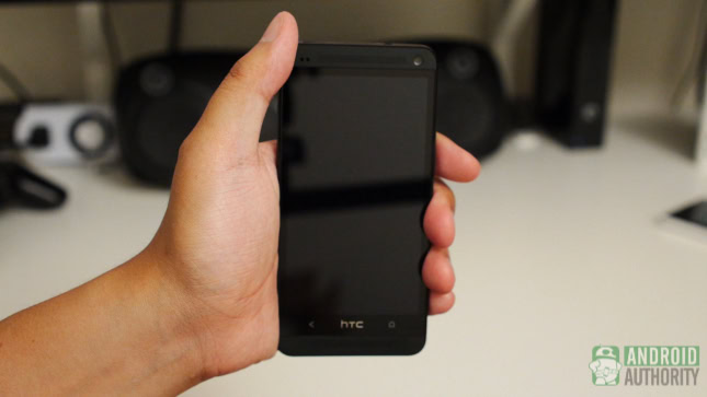 htc one vs nokia lumia 928 aa one in hand