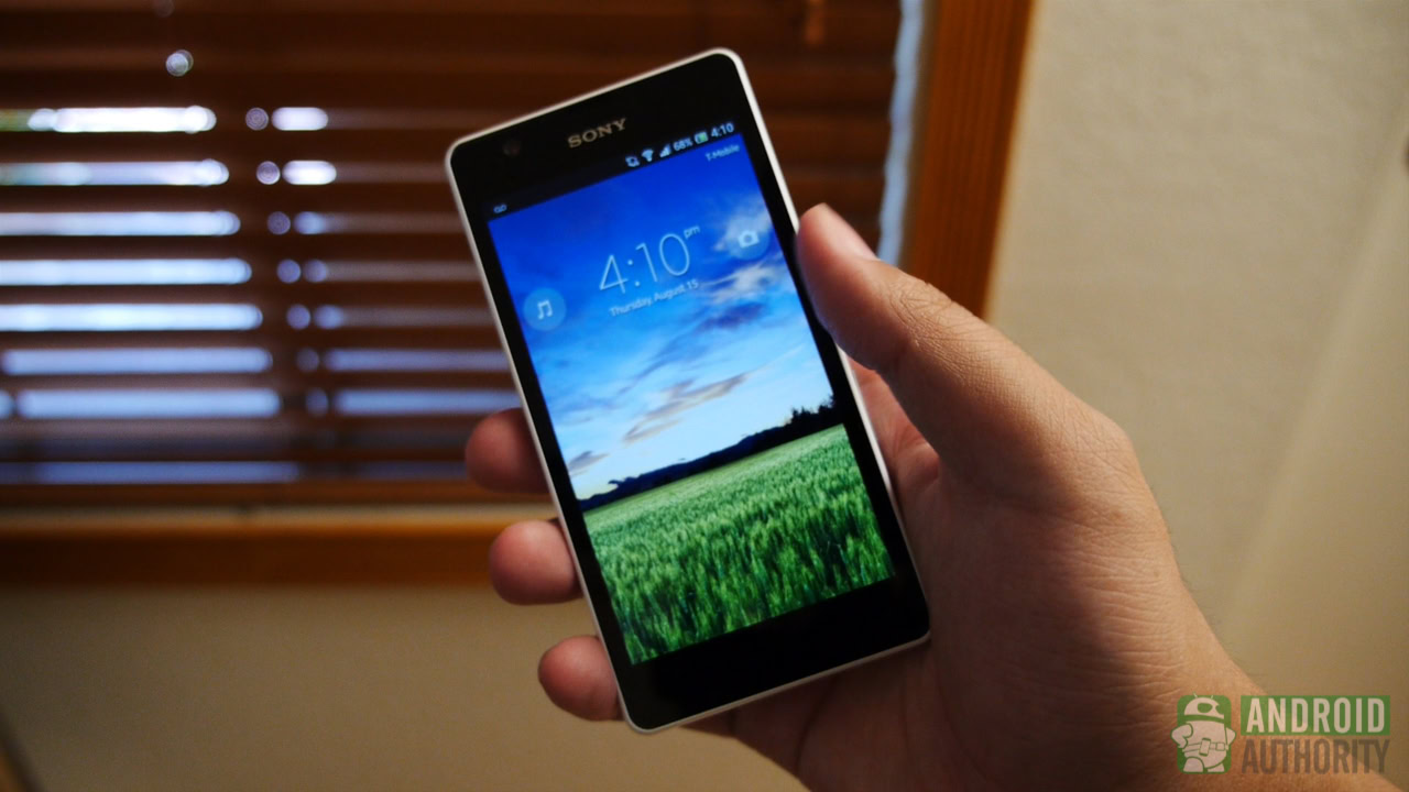 sony xperia zr aa design in hand