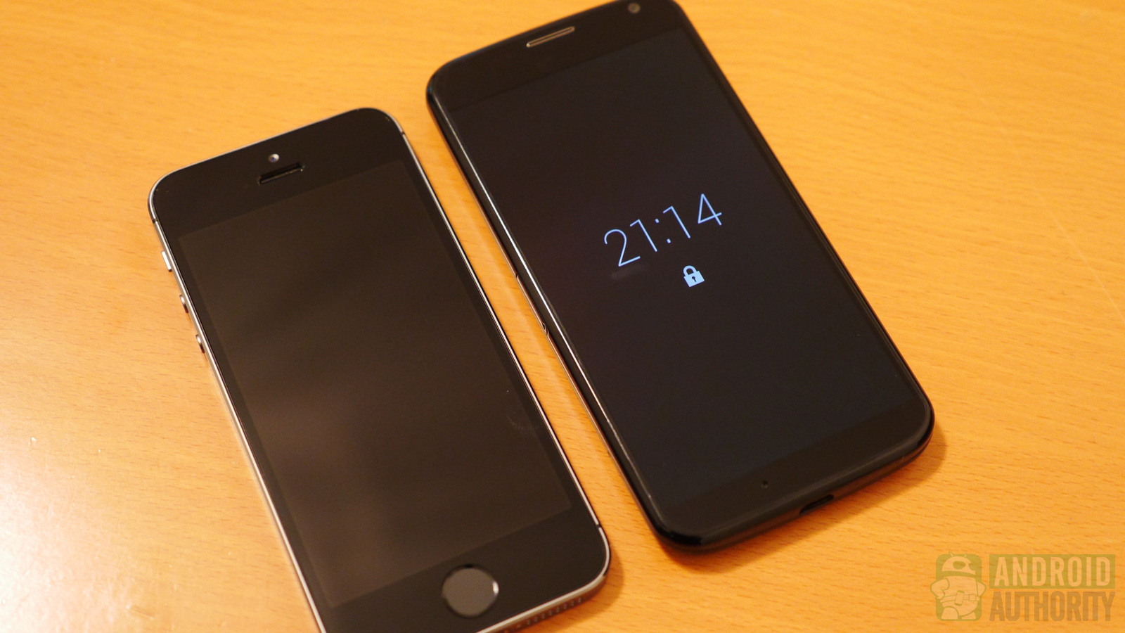 Apple iPhone 5s vs Motorola Moto X aa 5