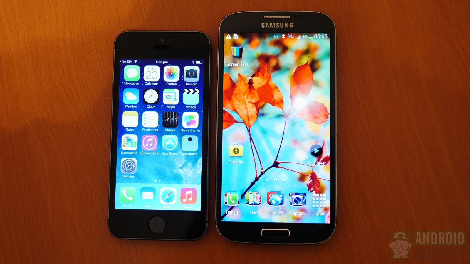 Что лучше айфон 15 или самсунг s24. Iphone Galaxy s4. Айфон 5 самсунг. Iphone 5s Galaxy 5s. Samsung s4 vs s5.