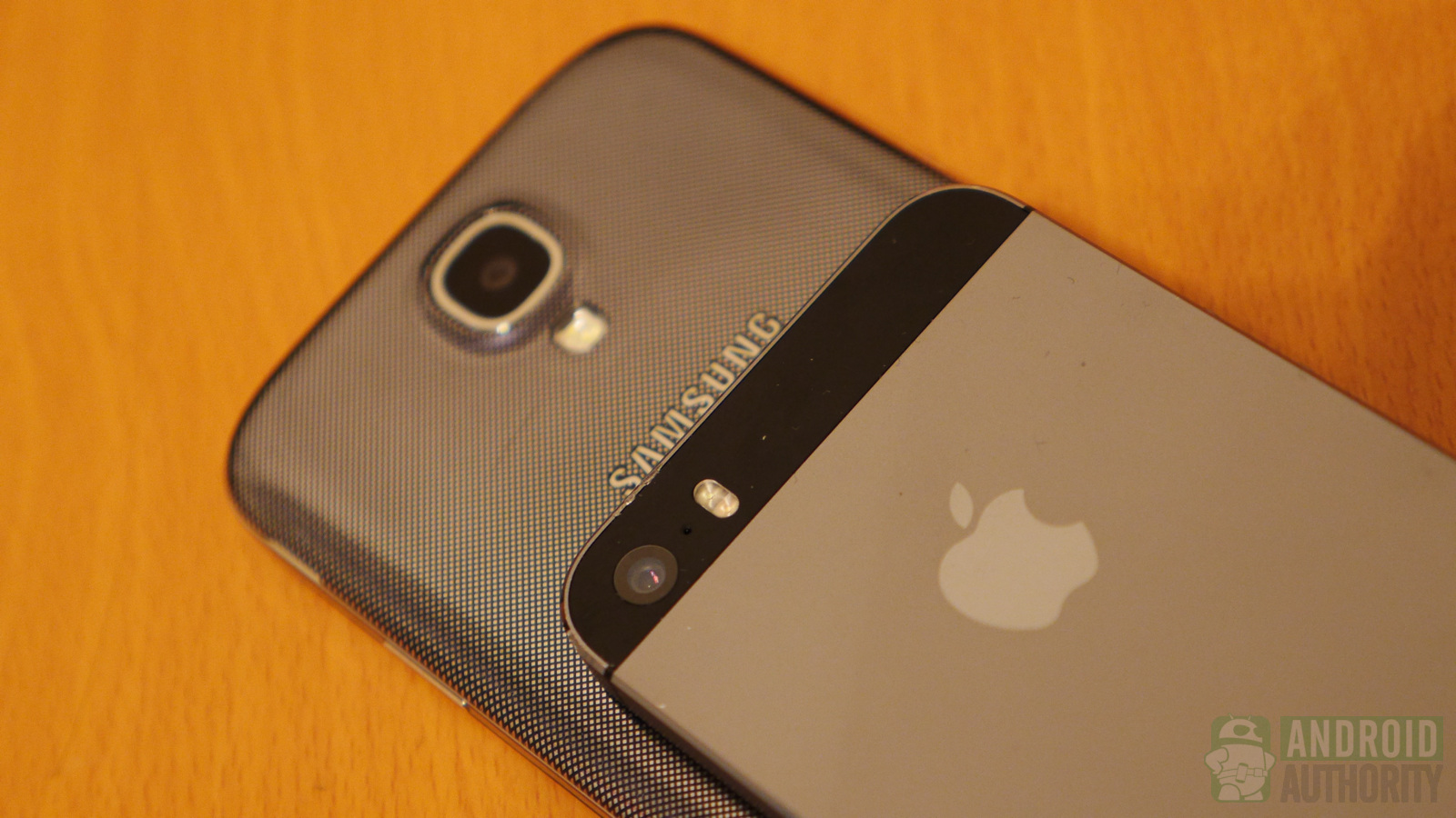 Apple iPhone 5s vs Samsung Galaxy S4 aa 9