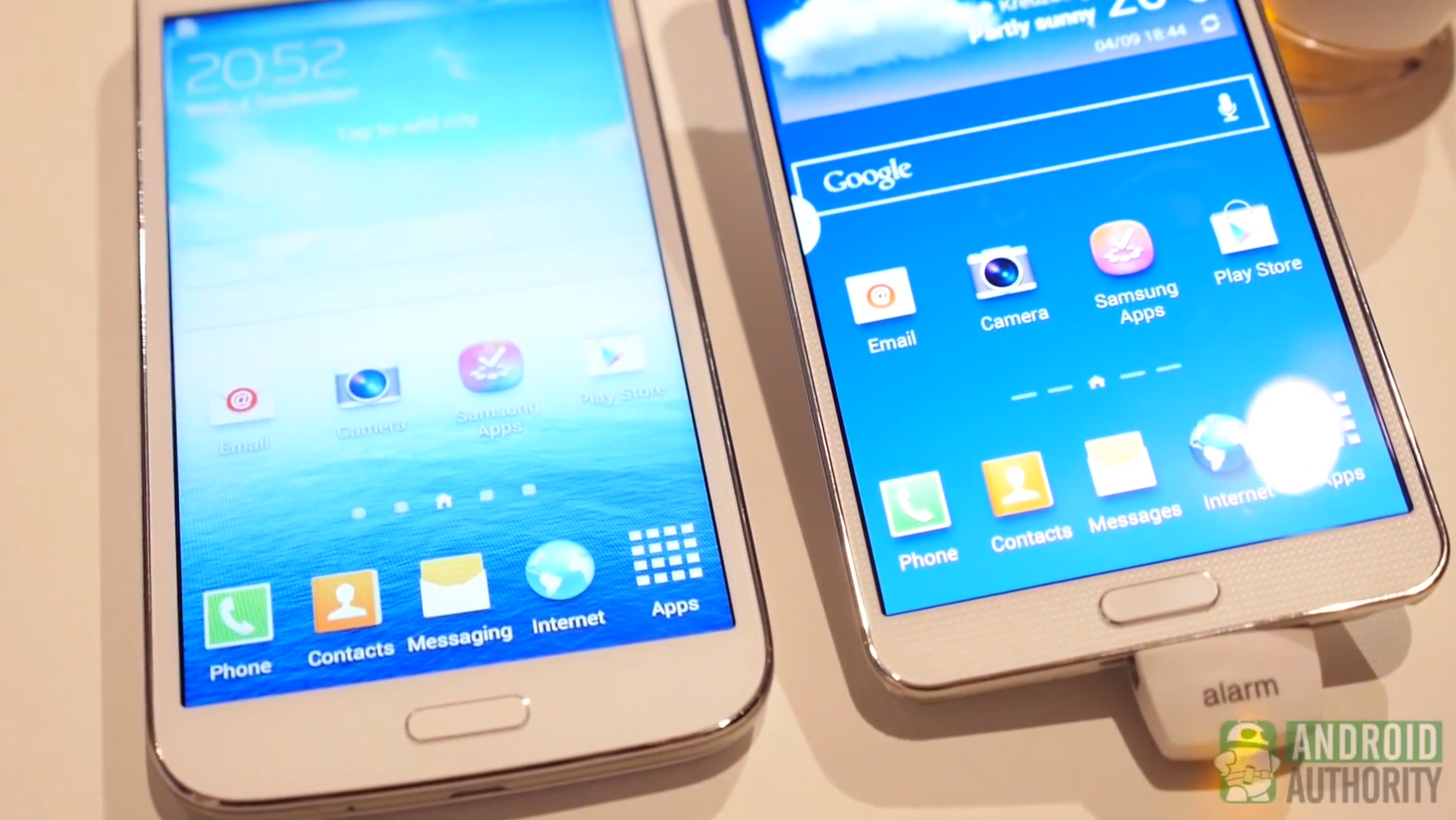 Galaxy Note 3 vs Galaxy Mega 5.8 front shot