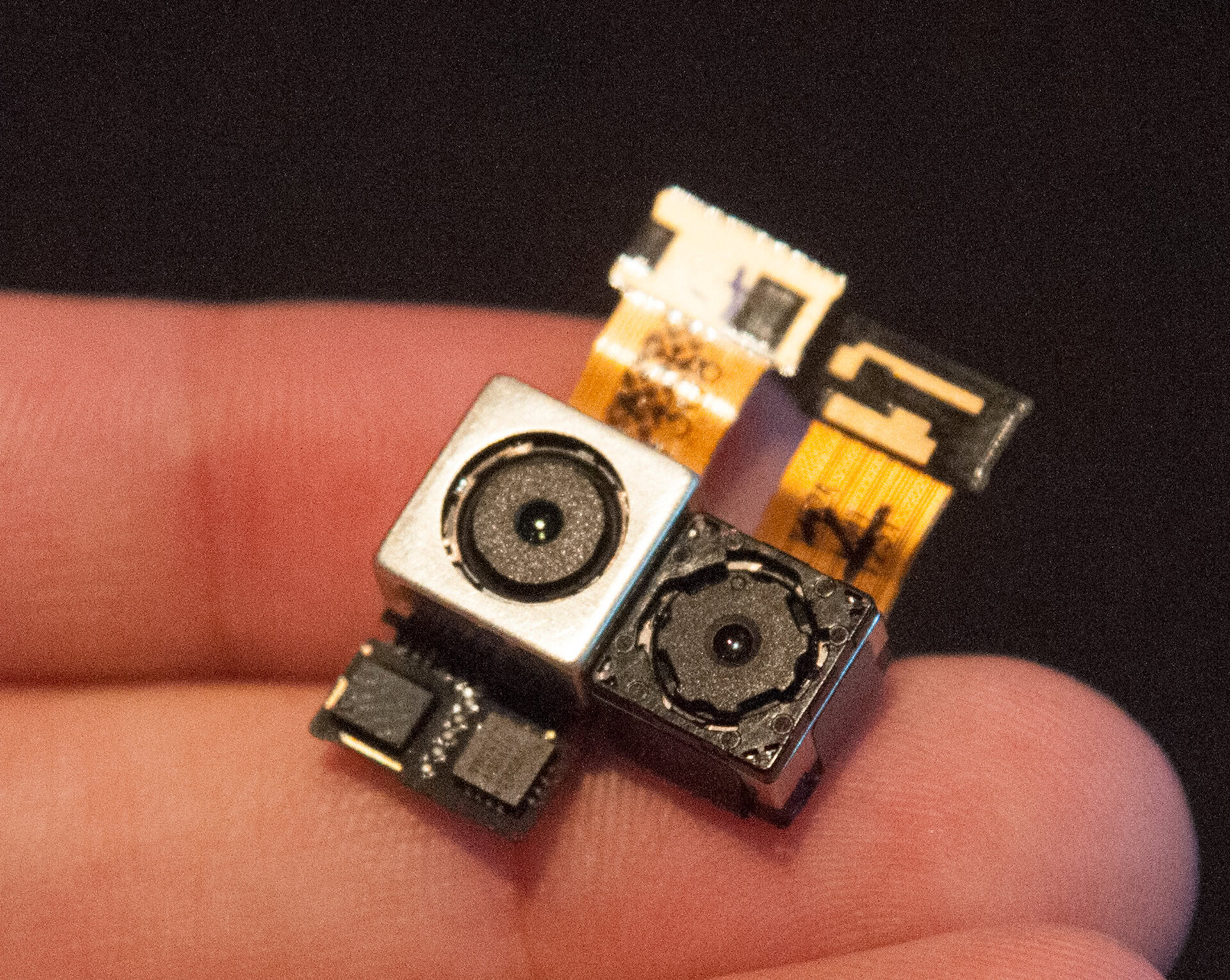 Camera module of LG G2, courtesy of AnandTech