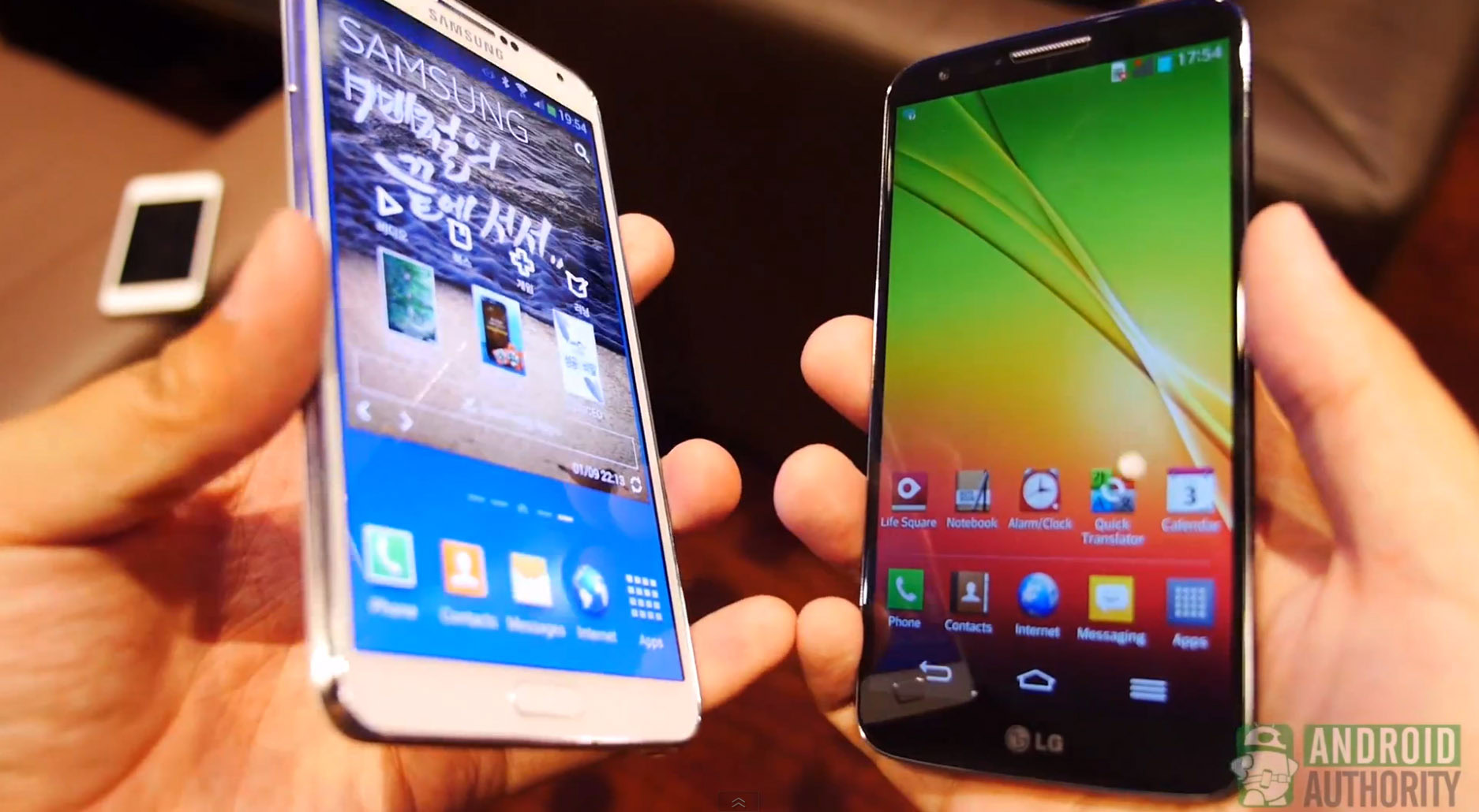 Samsung Galaxy Note 3 vs LG G2 side angle AA