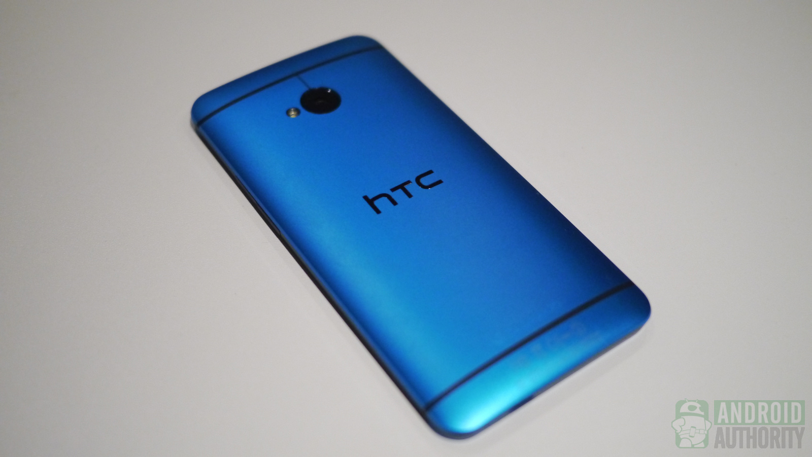 HTC One Vivid Blue A8