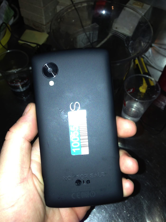 LG Nexus 5 in bar