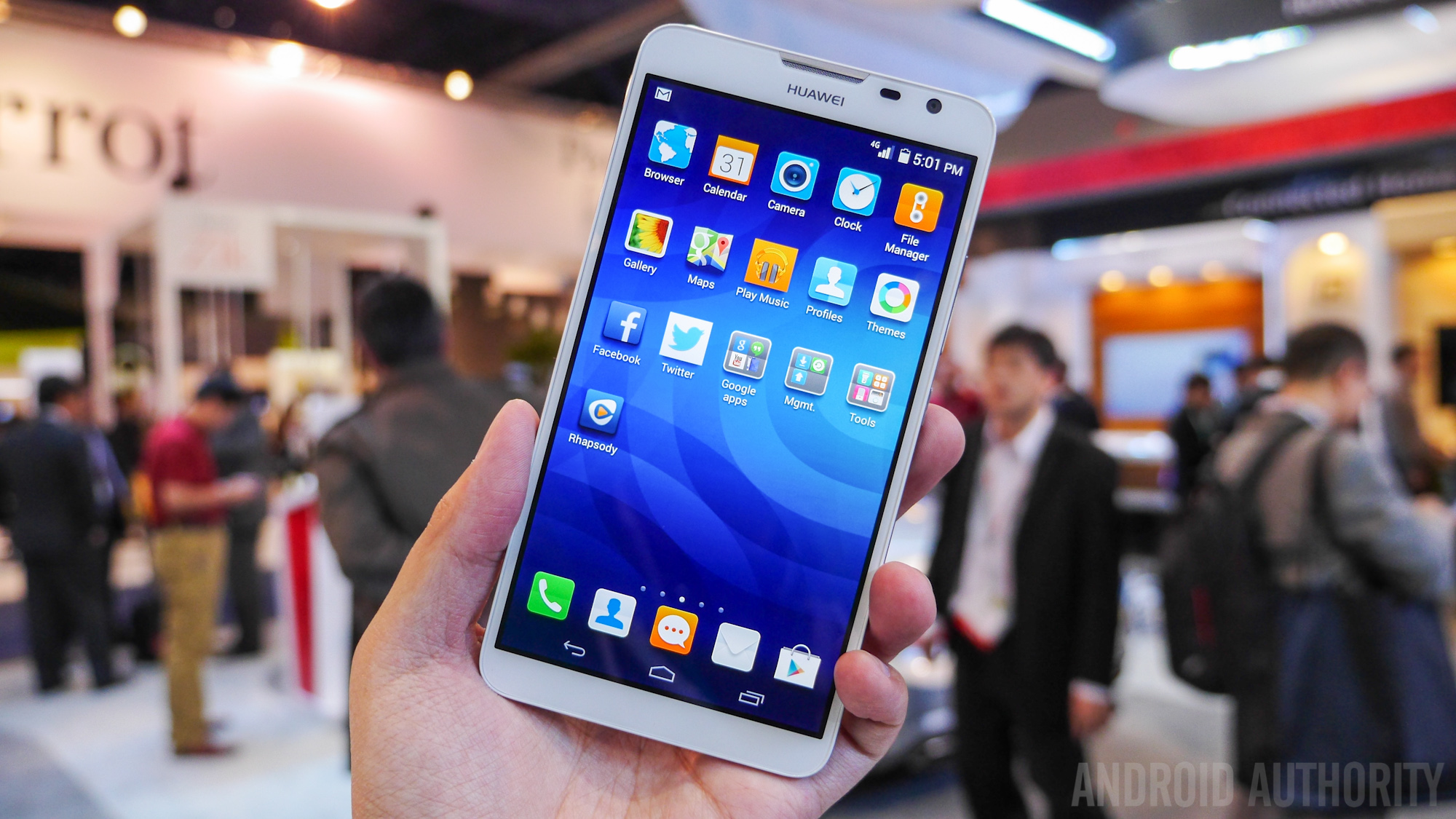 Huawei Ascend Mate 2 Phablet Hands on AA -1