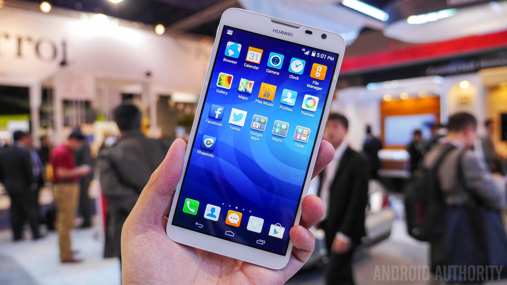 Huawei Ascend Mate 2 Phablet Hands on AA -2