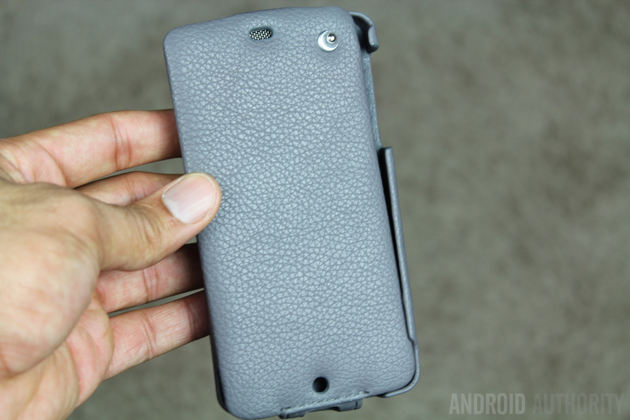 LG Nexus 5 Leather Case by Noreve-1