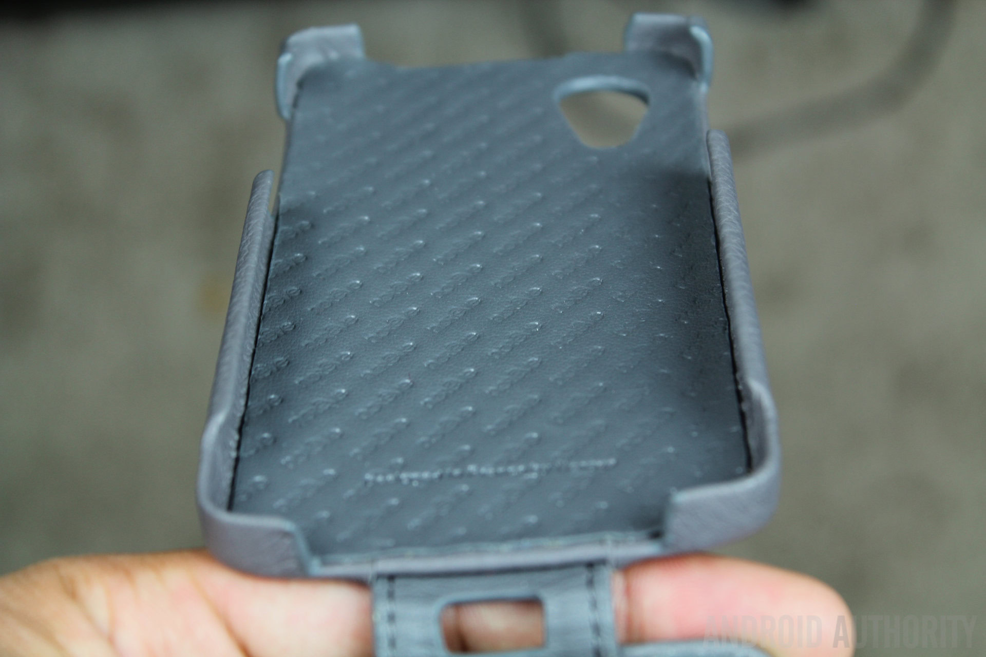 LG Nexus 5 Leather Case by Noreve-3