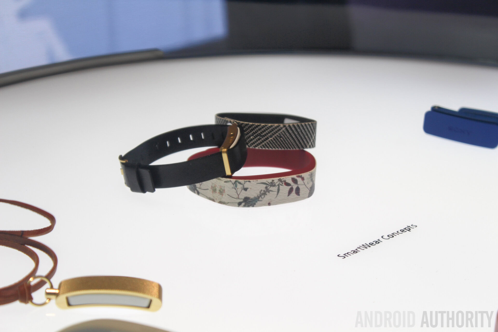 Sony Smartband Hands On Red White Yellow Black CES 2014-6
