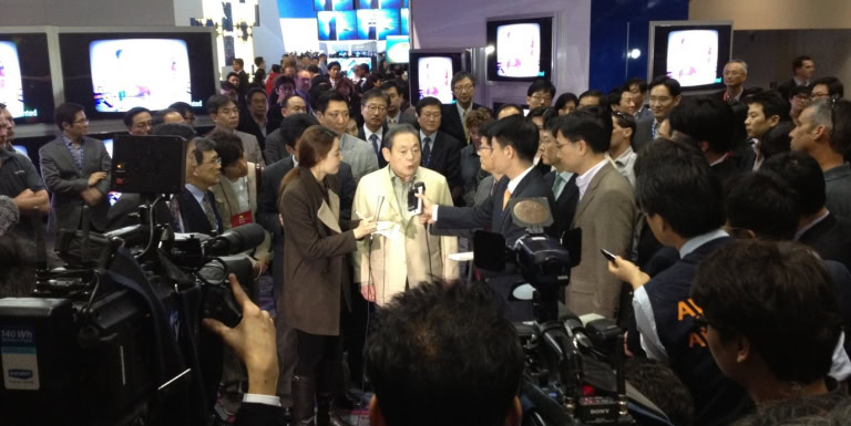 lee kun-hee speaks to reporters