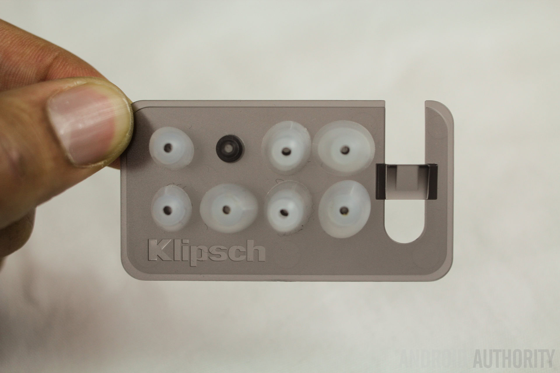 Klipsch x11i - Hands on AA 2014 headphones-11