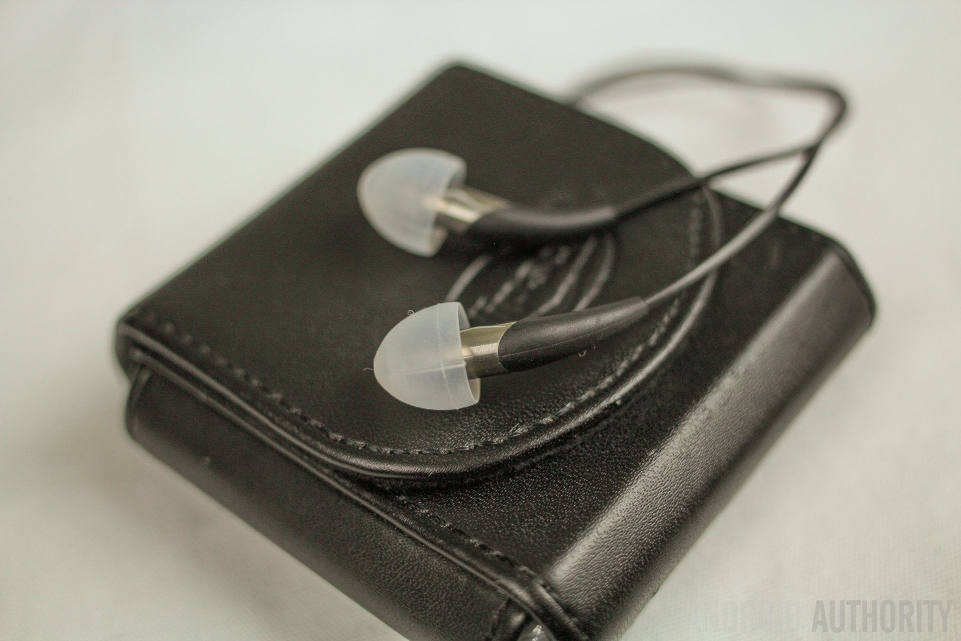 Klipsch x11i - Hands on AA 2014 headphones-14