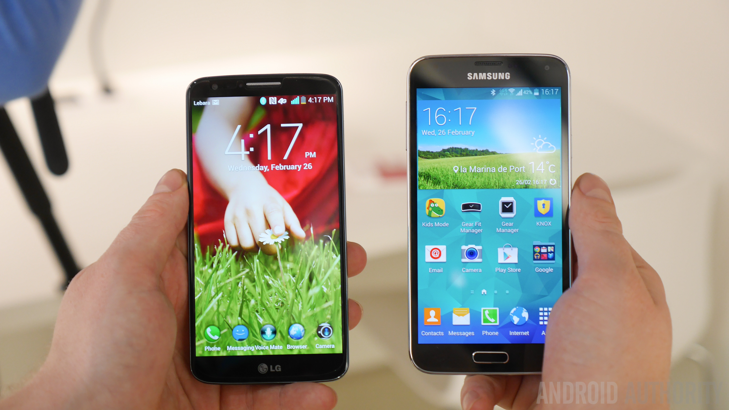 LG G2 vs Samsung Galaxy S5 Hands On -1160923