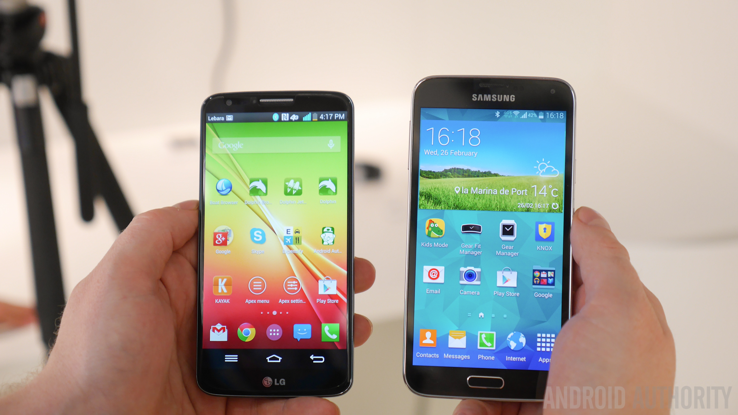 LG G2 vs Samsung Galaxy S5 Hands On -1160929
