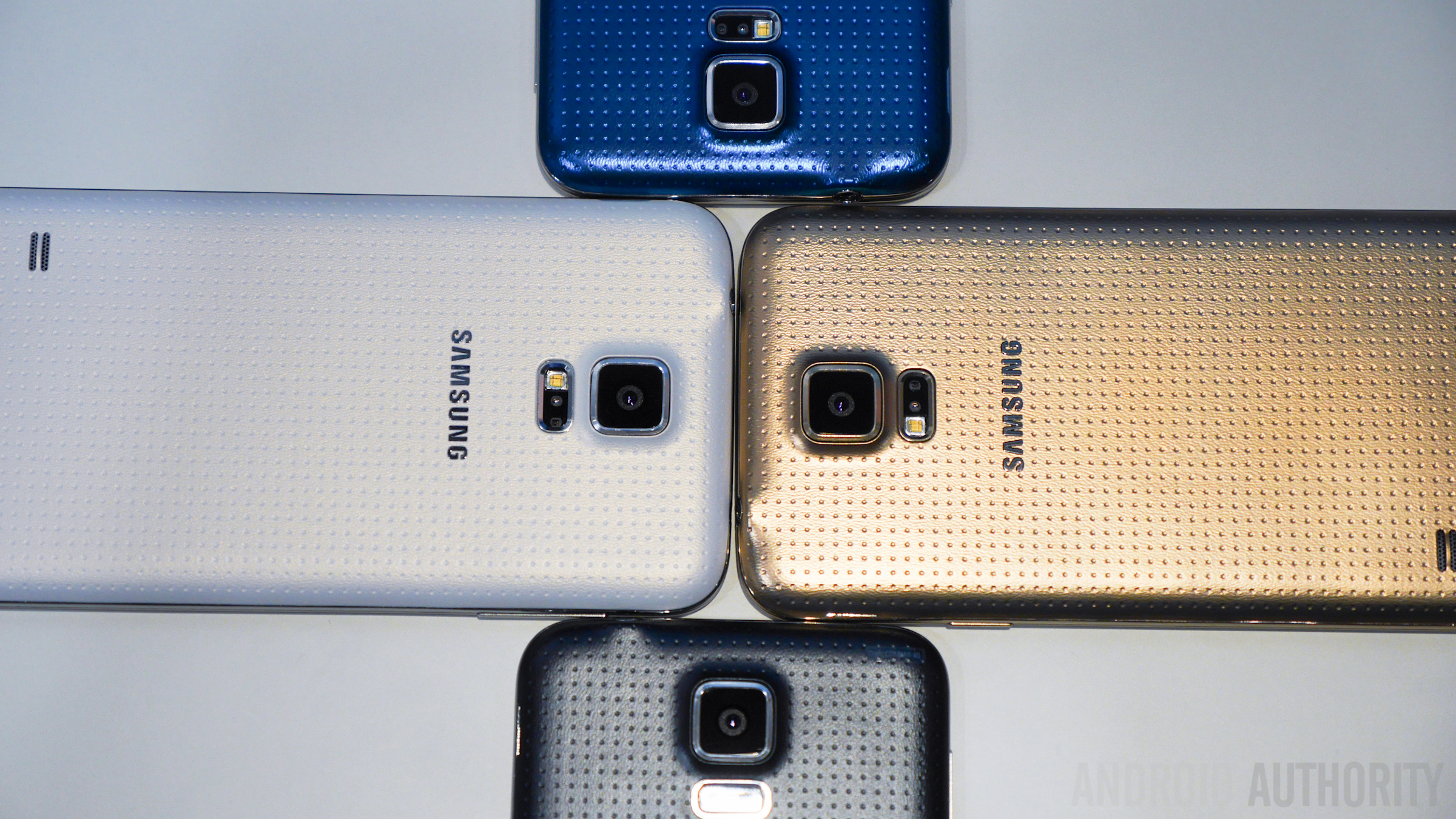 Samsung Galaxy S5 hands on color size vs all -1160802