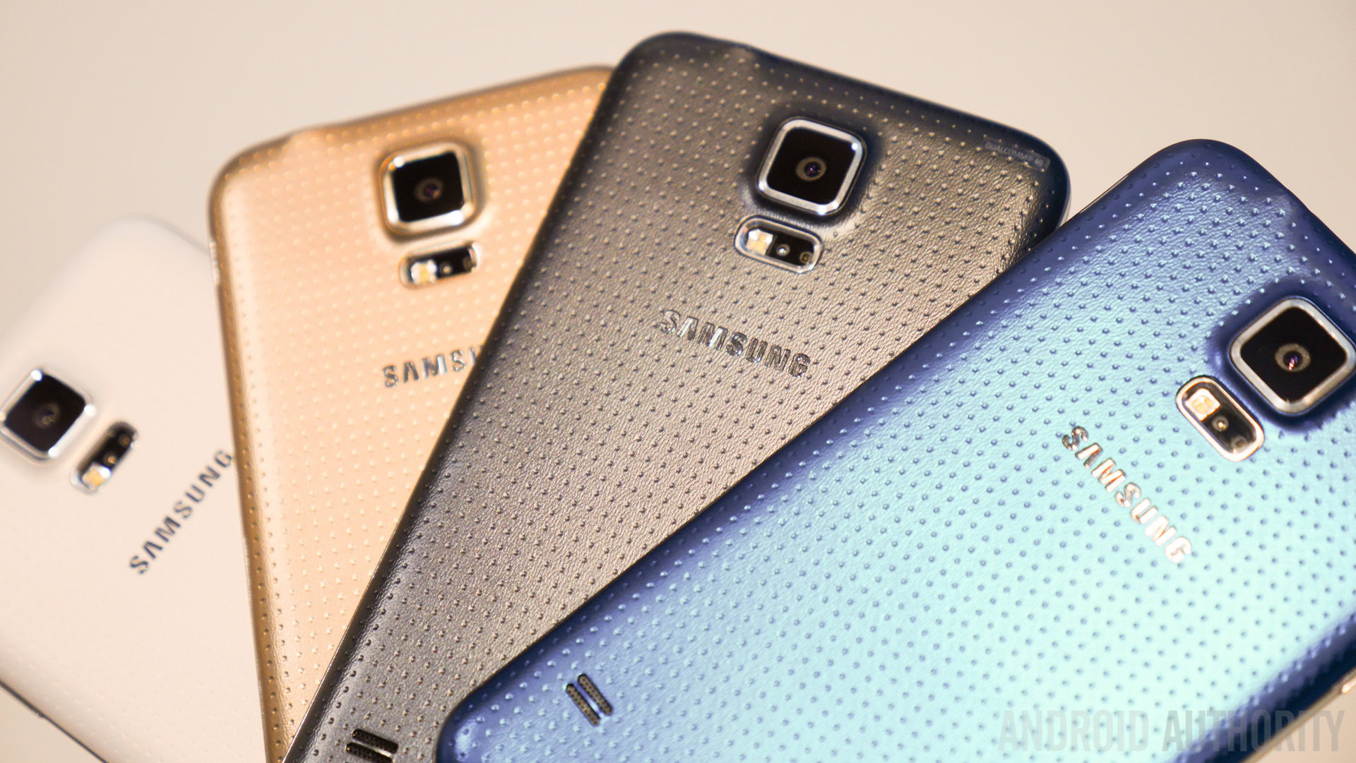 Samsung Galaxy S5 hands on color size vs all -1160807