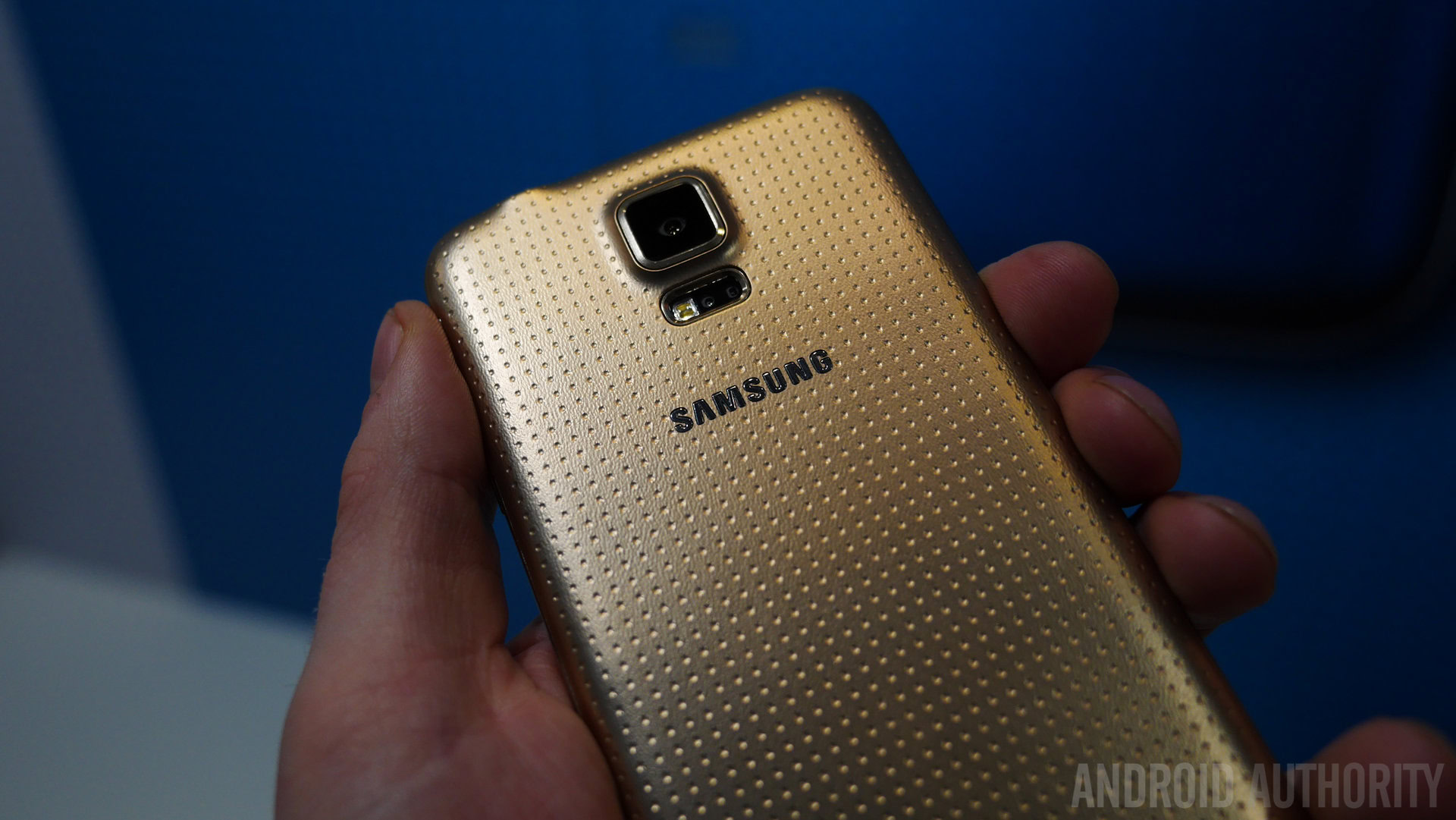 Samsung Galaxy S5 hands on color size vs all -1160829