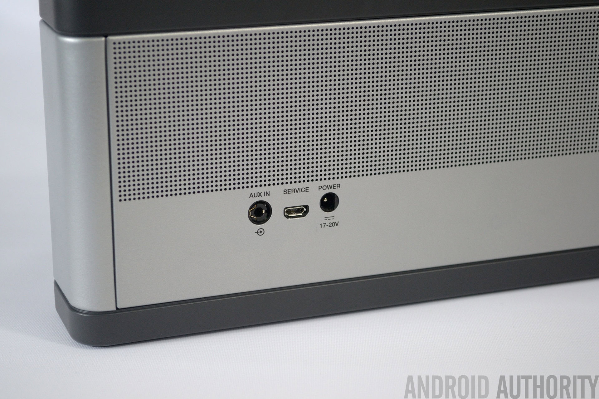 bose-soundlink-3-aa-back