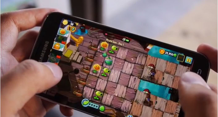 Samsung Galaxy S5 playing games