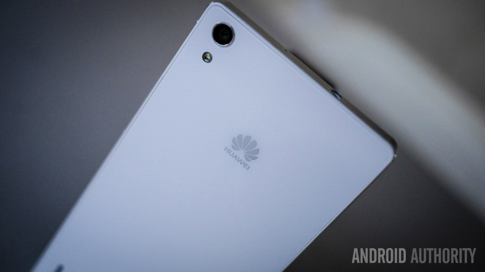 shuttle Treinstation Sta in plaats daarvan op HUAWEI Ascend P7 specs, features - what you need to know