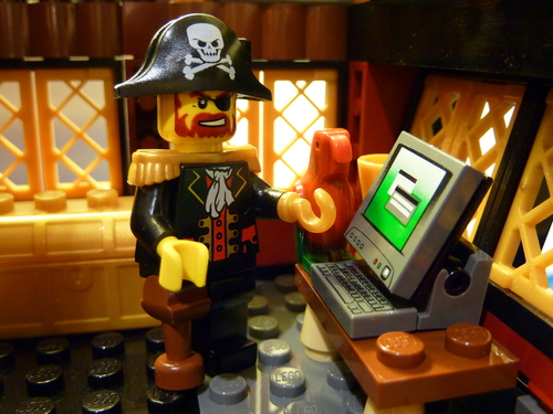internet-pirate-lego