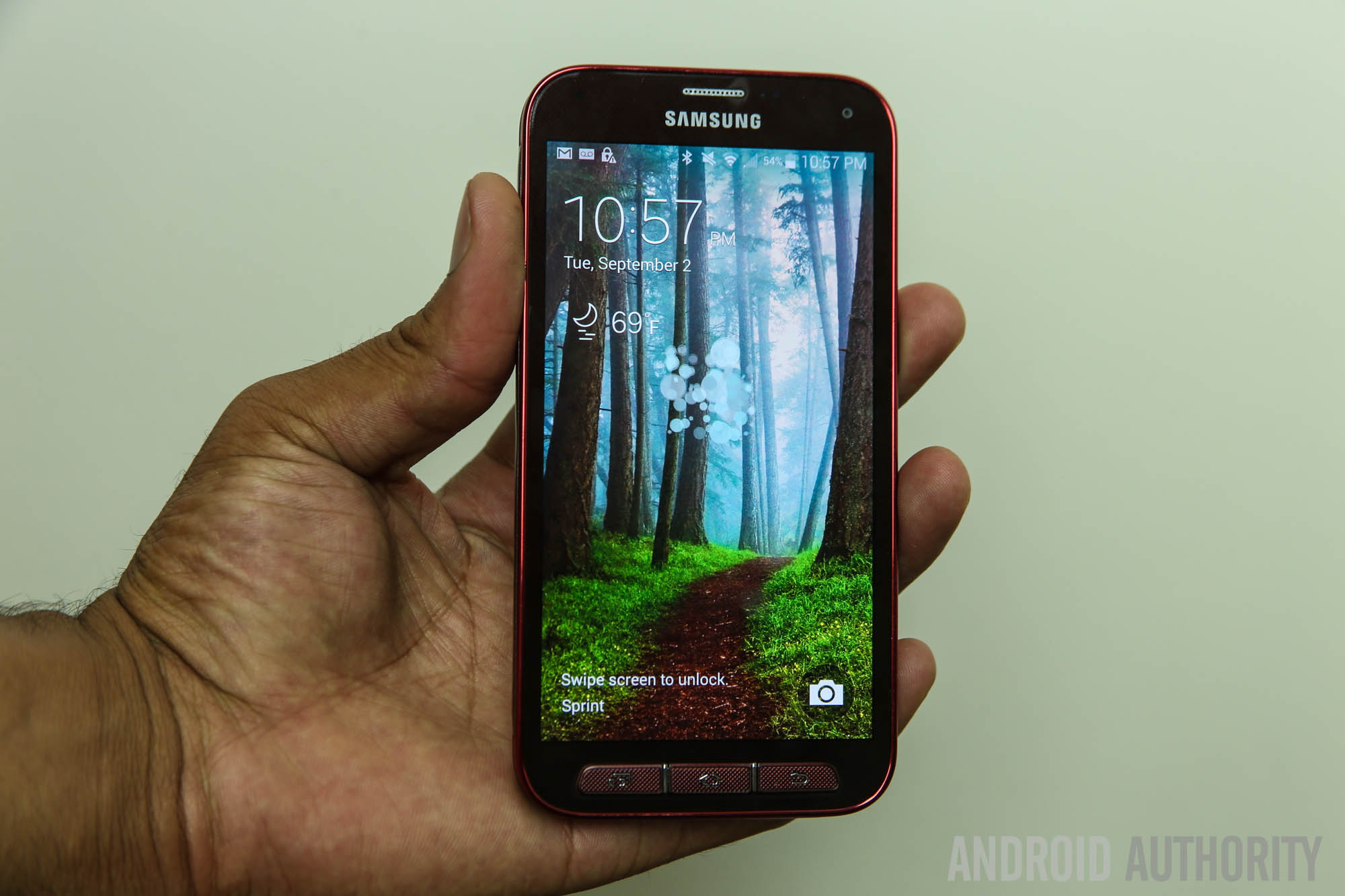 Samsung Galaxy S5 Sport Review Burgundy-15