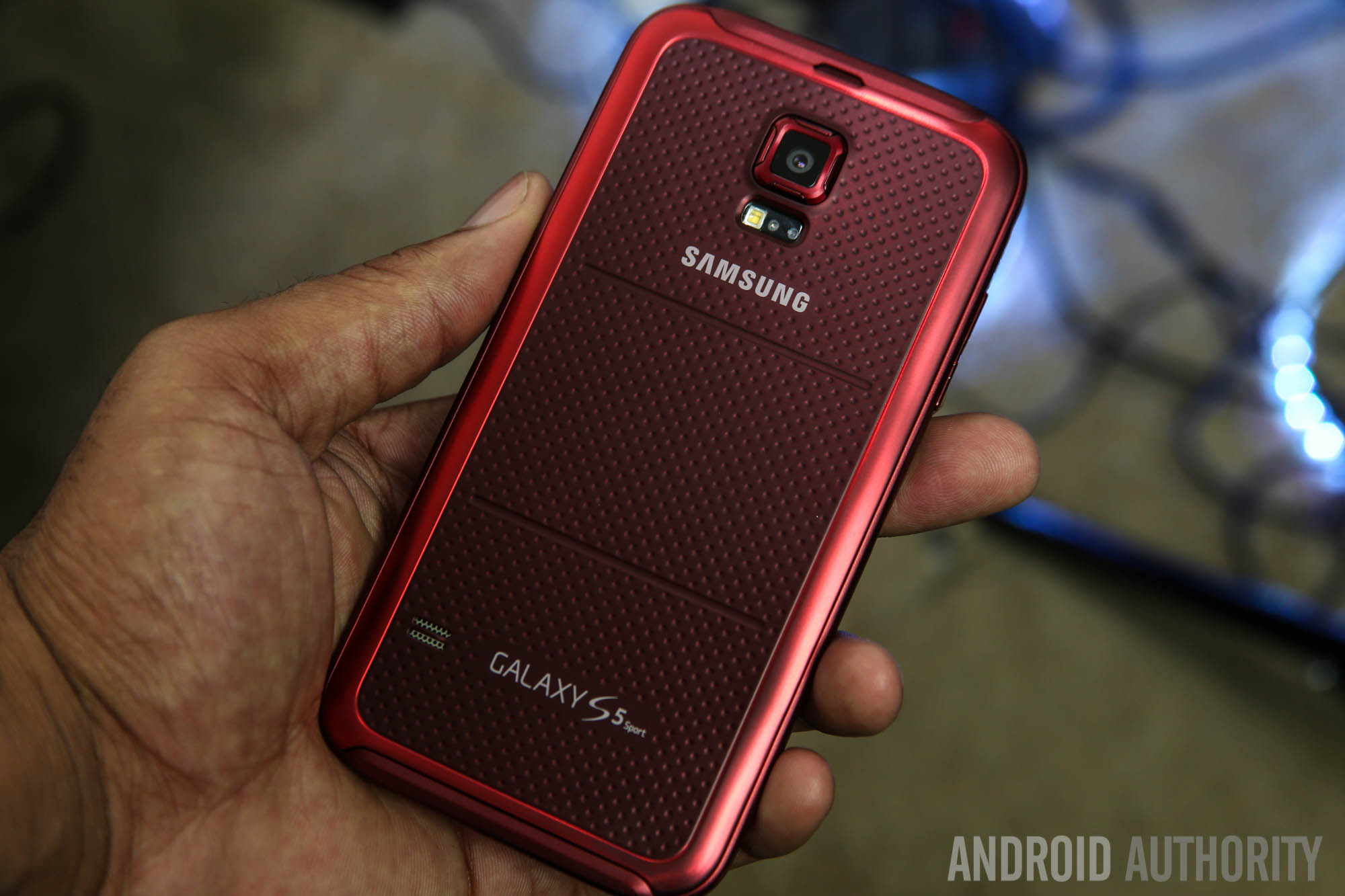 Samsung Galaxy S5 Sport Review Burgundy-17