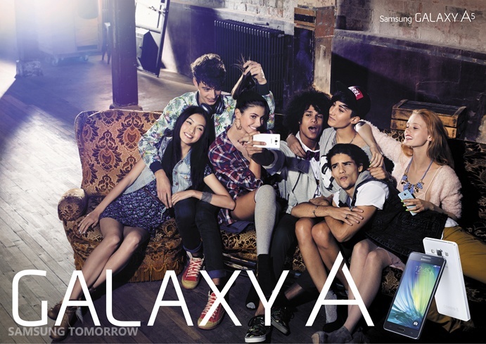 Samsung Galaxy A5 Group Selfie