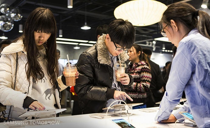 Samsung-Opens-Exclusive-Galaxy-Lifestyle-Store-in-Beijing-China_워터마크02