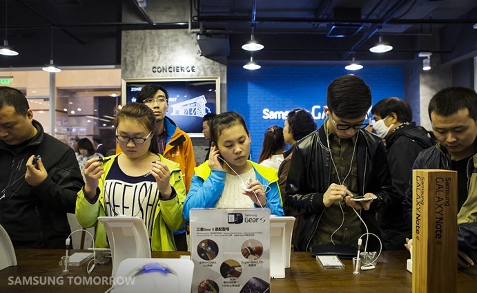 Samsung-Opens-Exclusive-Galaxy-Lifestyle-Store-in-Beijing-China_워터마크06