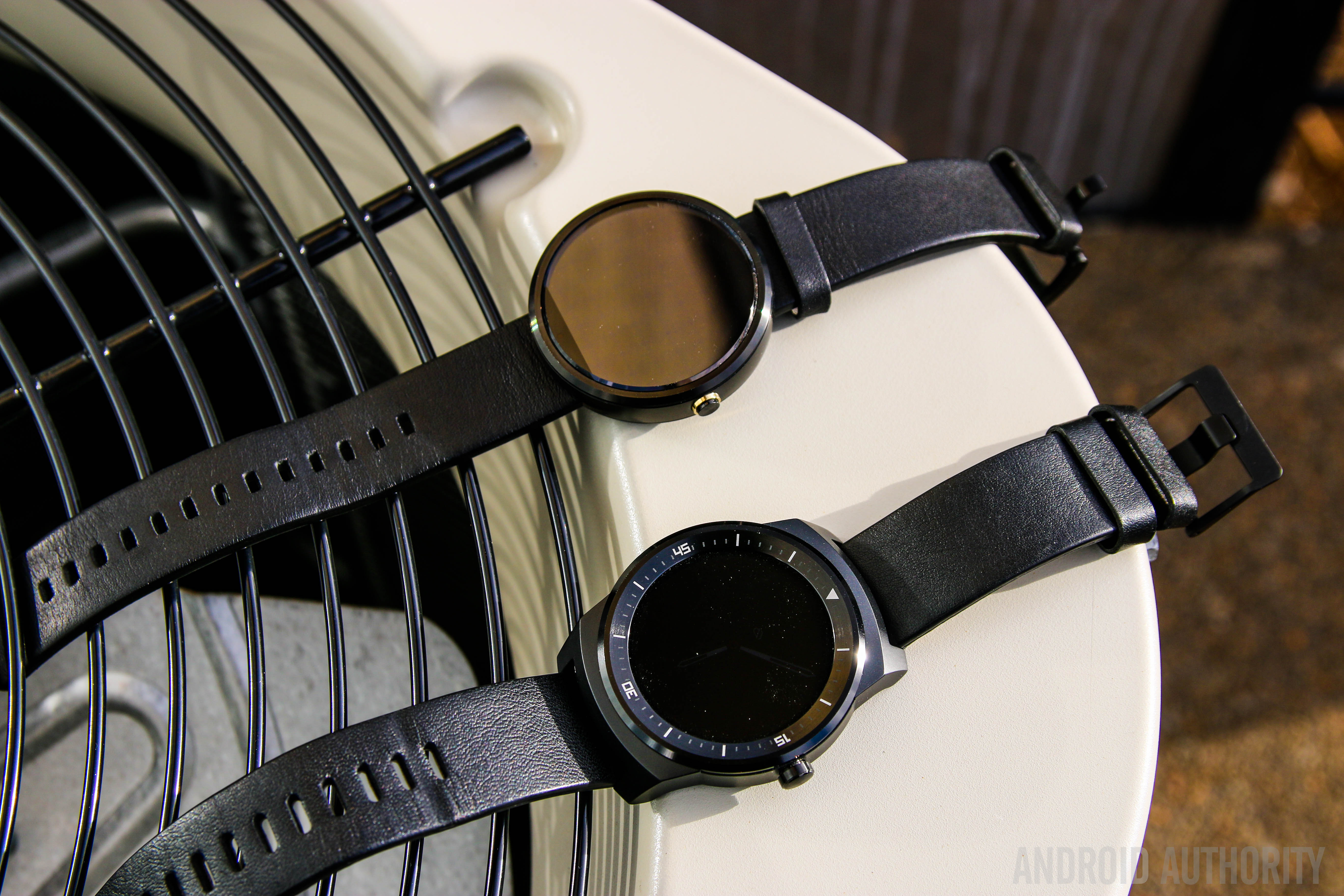 Moto 360 vs LG G Watch R-22