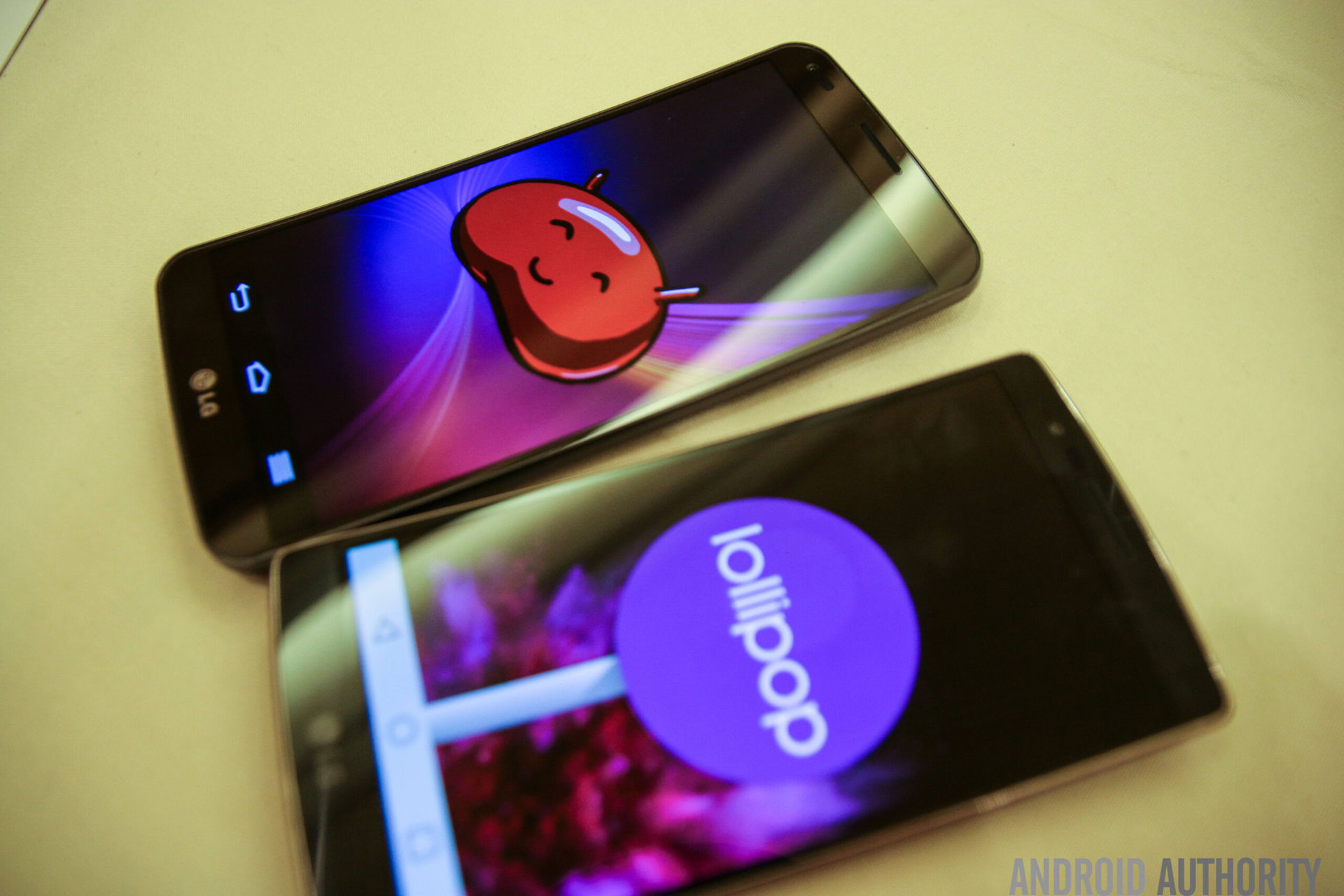 LG G Flex vs LG G Flex 2-10