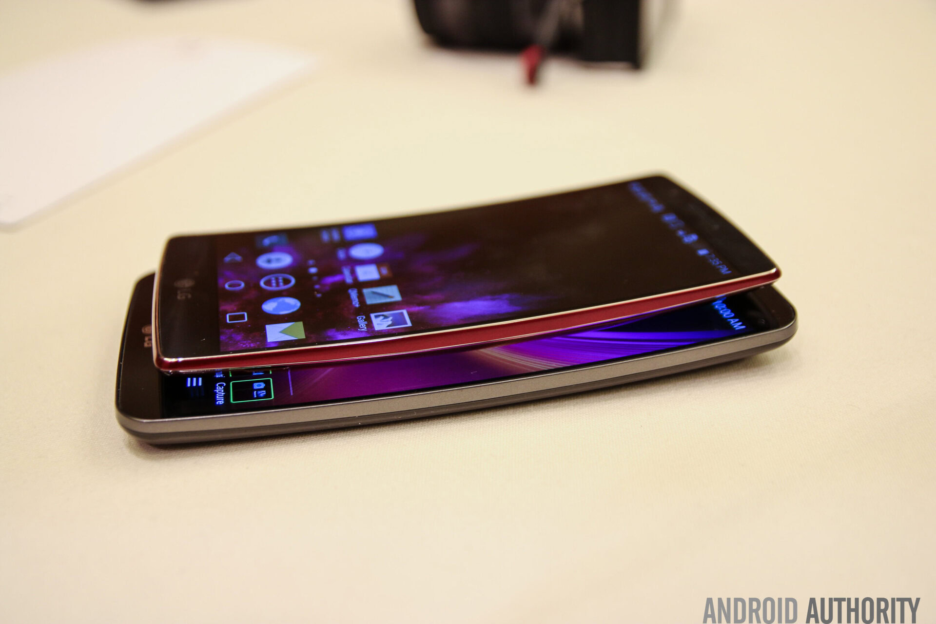 LG G Flex vs LG G Flex 2-13