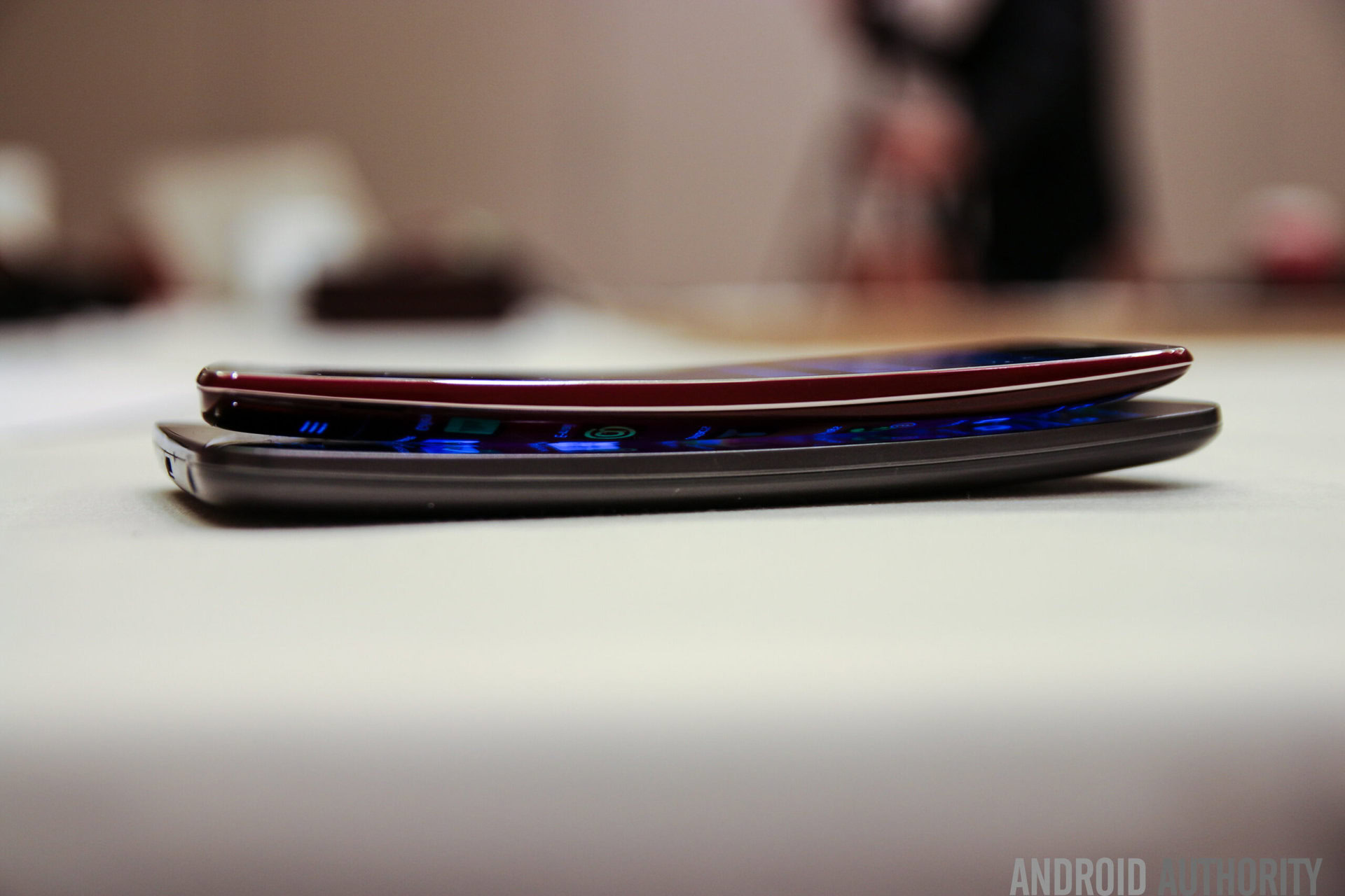 LG G Flex vs LG G Flex 2-2