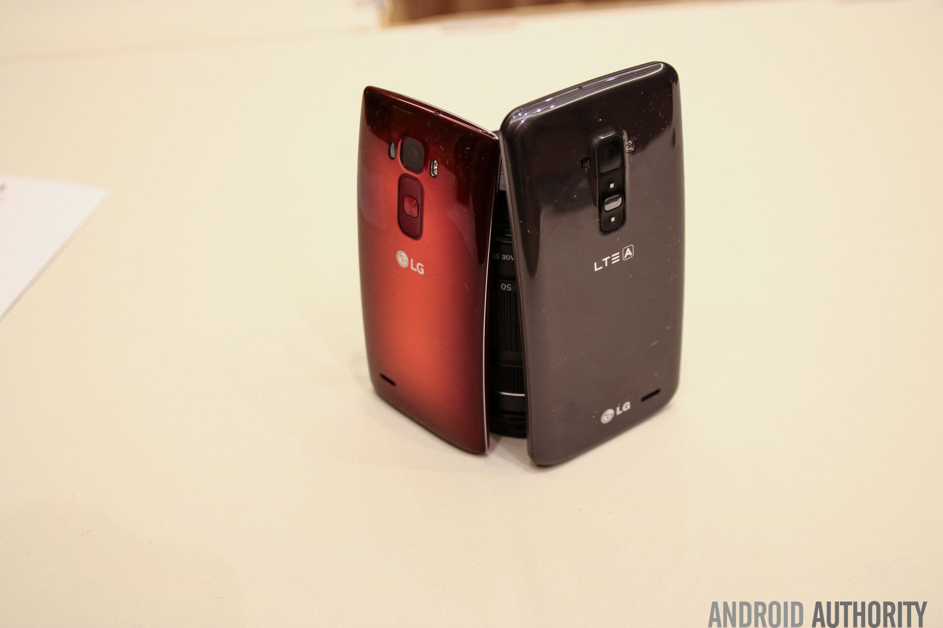 LG G Flex vs LG G Flex 2-5