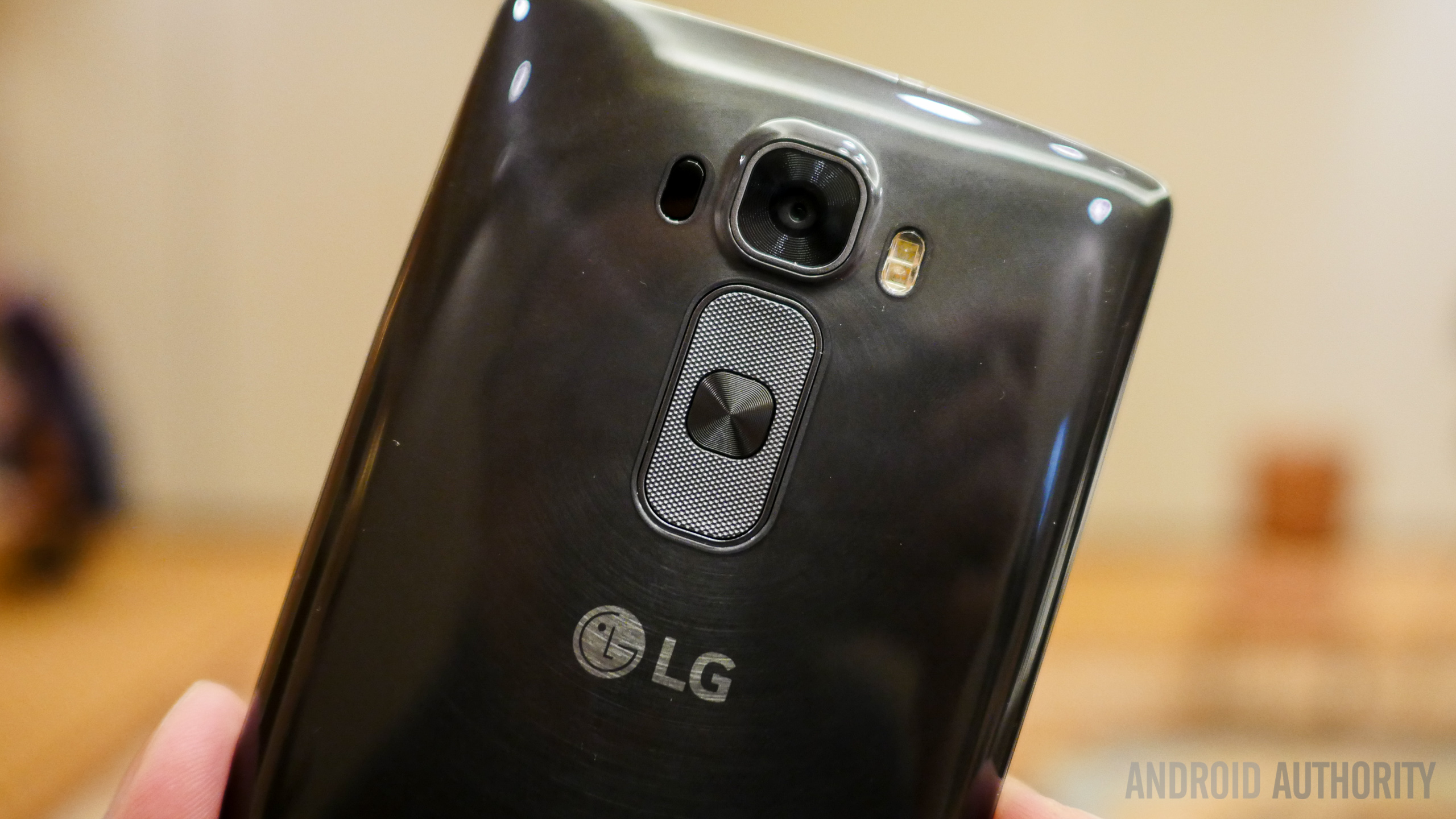 Dangle Botanik Paine Gillic  The bendy LG G Flex 2 is coming to AT&T, Sprint and US Cellular