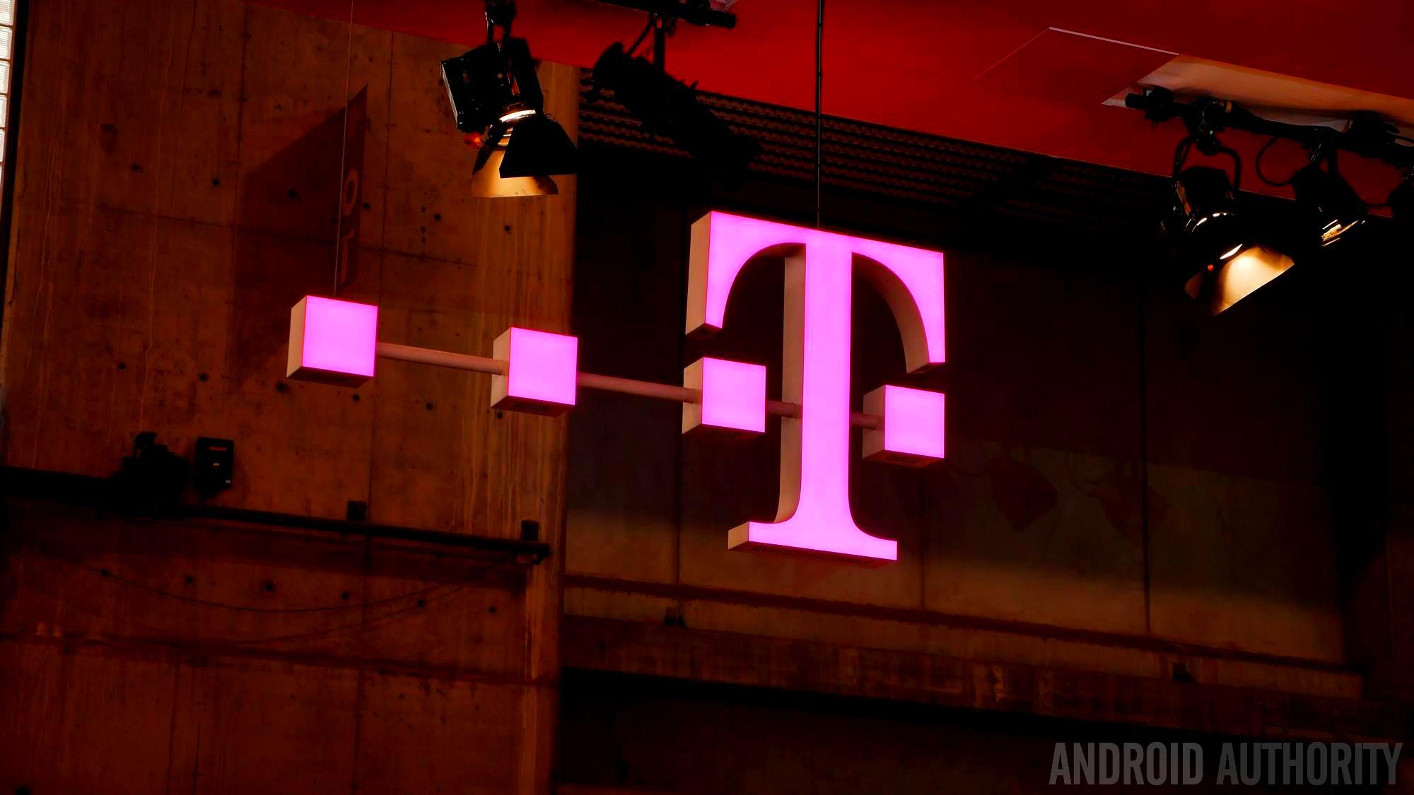 t-mobile logo mwc 2015