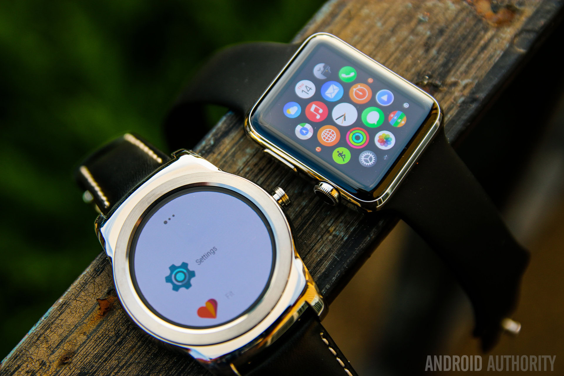 magneet kanaal straf Android Wear vs Apple Watch Software comparison