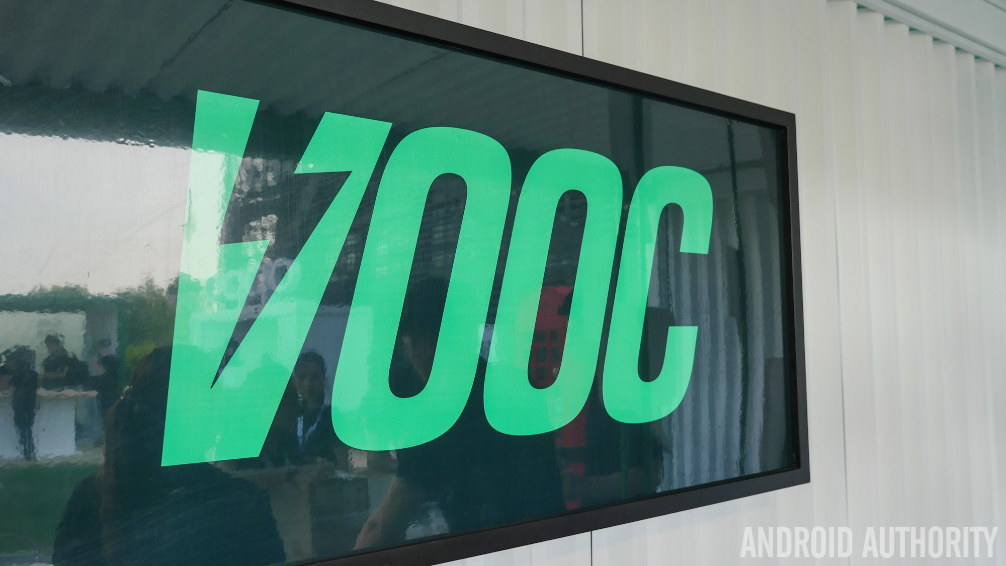VOOC logo on display