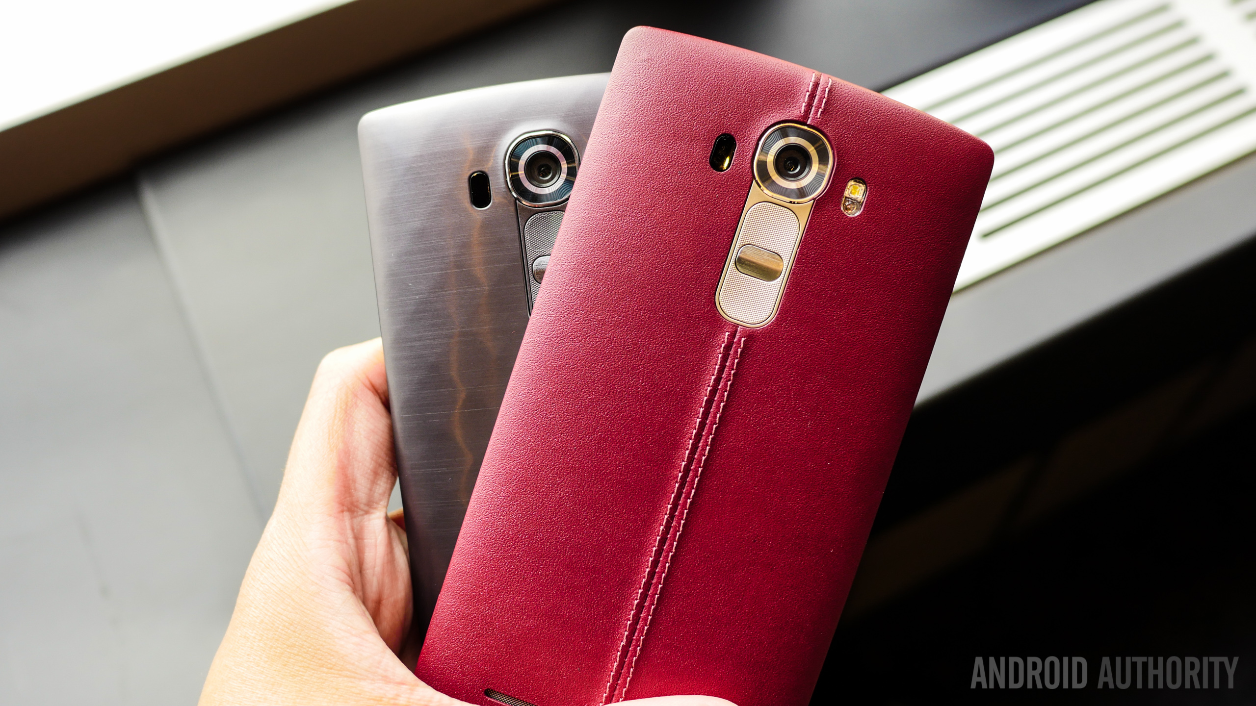 Buyers are not swayed by the G4's leather back