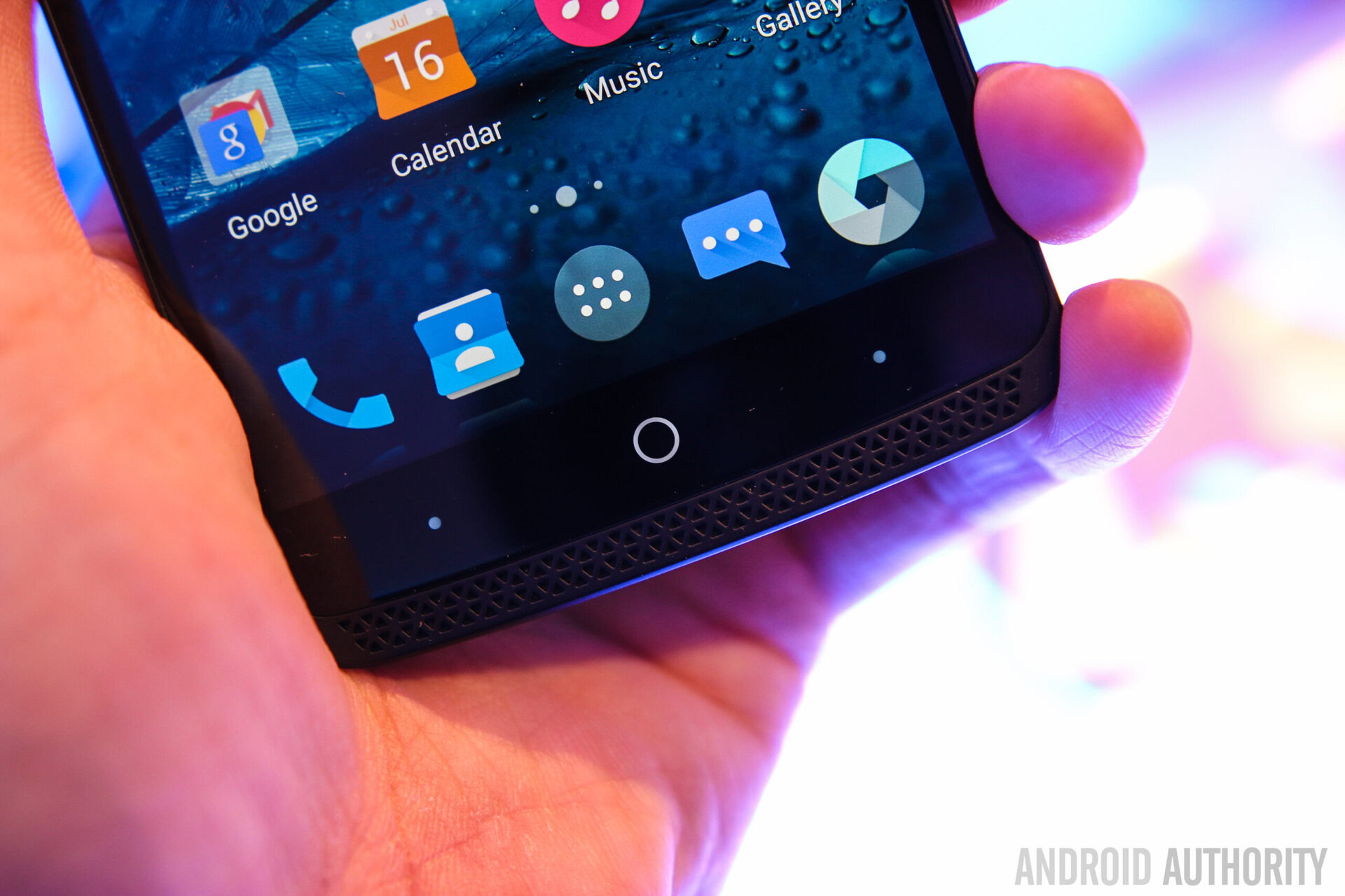 ZTE AXON Phone Hands On-13